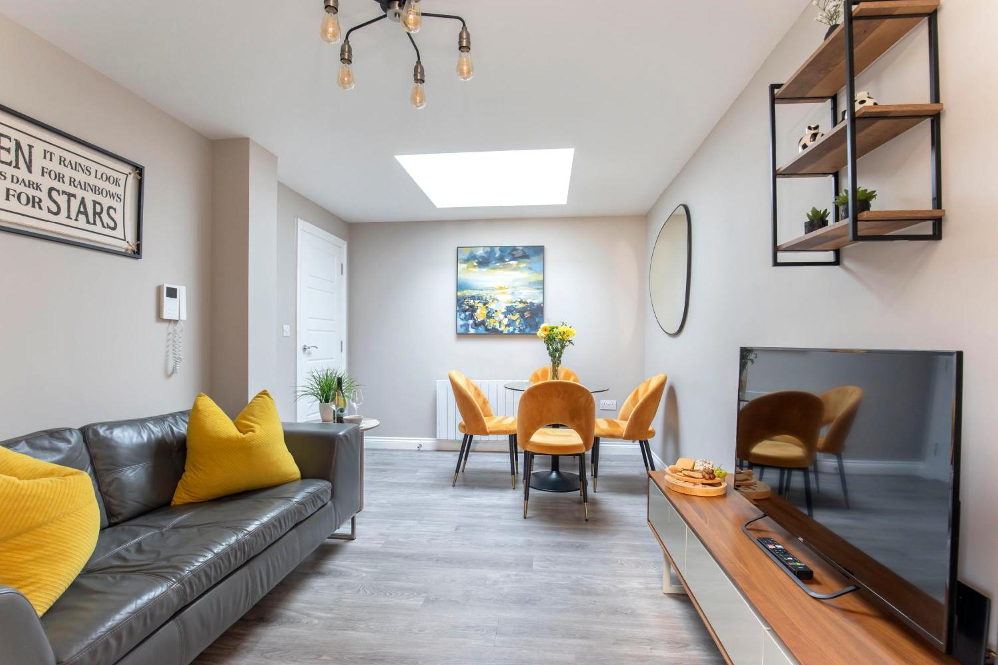 Elliot Oliver - Modern 2 Bedroom Town Centre Apartment 切尔滕纳姆 外观 照片