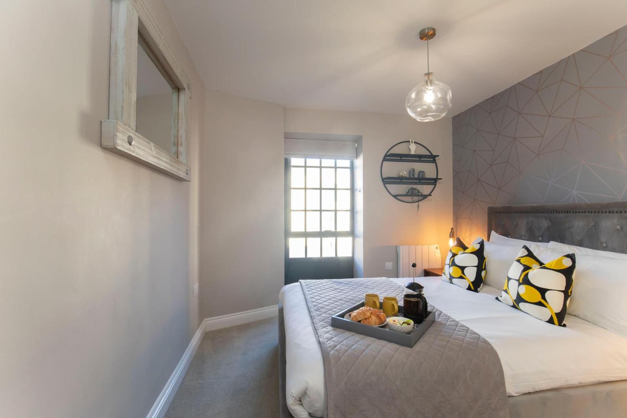Elliot Oliver - Modern 2 Bedroom Town Centre Apartment 切尔滕纳姆 外观 照片