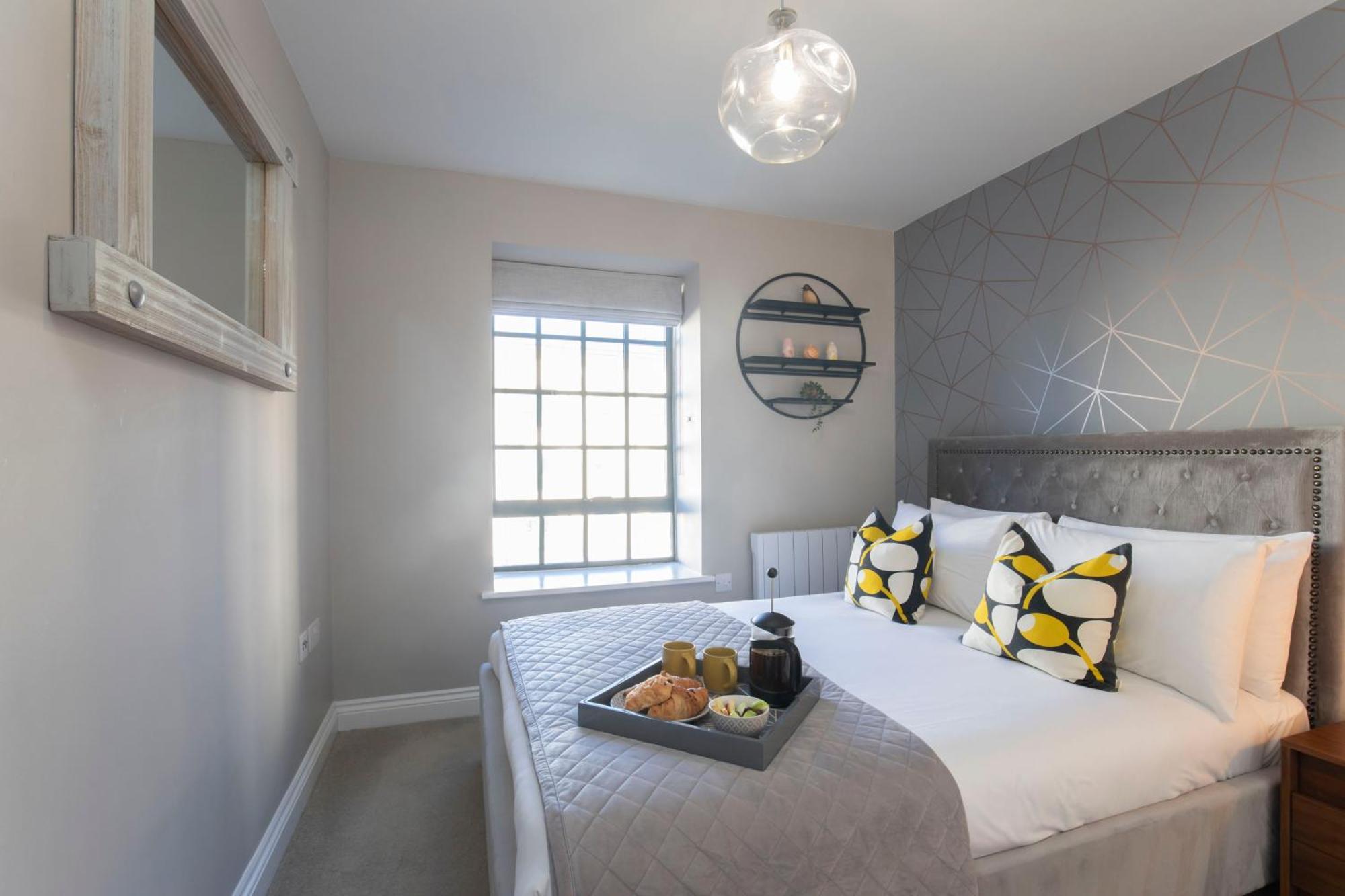 Elliot Oliver - Modern 2 Bedroom Town Centre Apartment 切尔滕纳姆 外观 照片