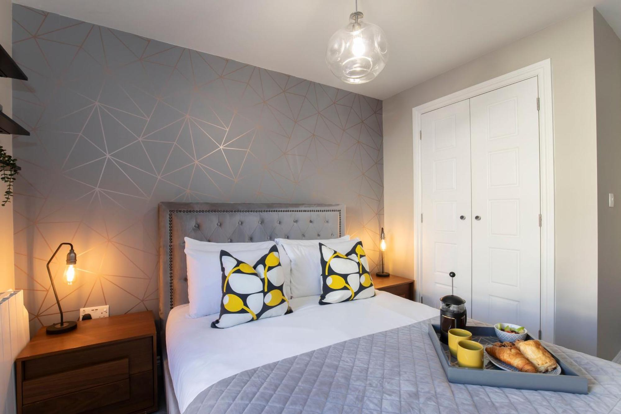Elliot Oliver - Modern 2 Bedroom Town Centre Apartment 切尔滕纳姆 外观 照片