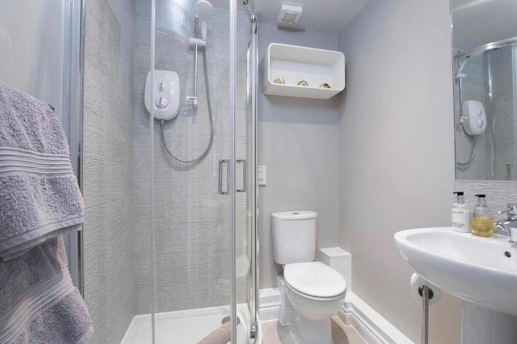 Elliot Oliver - Modern 2 Bedroom Town Centre Apartment 切尔滕纳姆 外观 照片